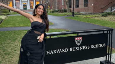 दीपा खोसला ने हार्वर्ड बिजनेस स्कूल में अपनी डॉक्यूमेंट्री 'शो हर द मनी' की स्क्रीनिंग के लिए साड़ी पहनी।