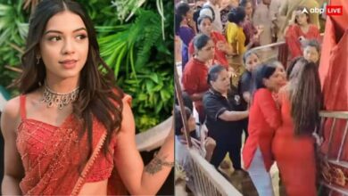 Pandya Store And Kumkum Bhagya Fame actress Simran Budharup misbehaved by Lalbaugcha Raja pandal bouncers Watch Video Watch: ‘पंड्या स्टोर’ एक्ट्रेस सिमरन बुधरूप संग लालबागचा राजा पंडाल के बाउंसरों ने की बदसलूकी, एक्ट्रेस ने शेयर की शॉकिंग Video